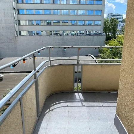 Spacious 2-room With Balcony アパート *